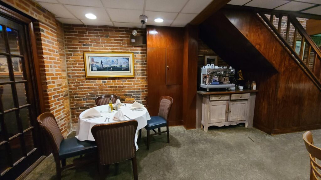 Chiapparelli\\\\\\\\\\\\\\\\\\\\\\\\\\\\\\\'s Restaurant 6